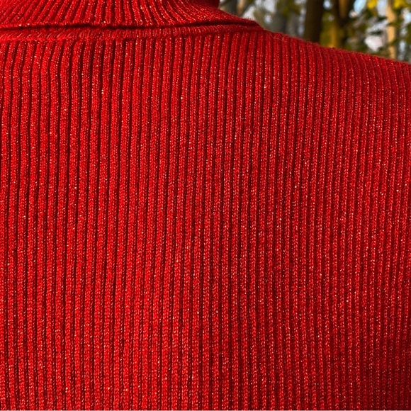 💋red with metallic knit turtleneck sleeveless sweater - Picture 6 of 8